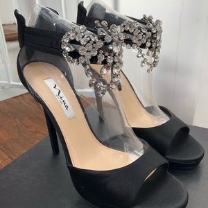 BEAUTIFUL SATIN EMBELLISHED BRAND NEW. NEVER WORN.